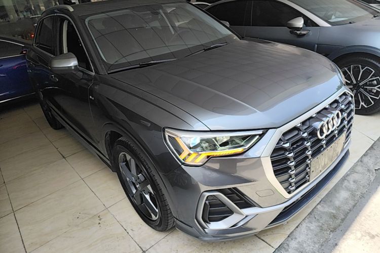 Audi Q3 2020 car image #6