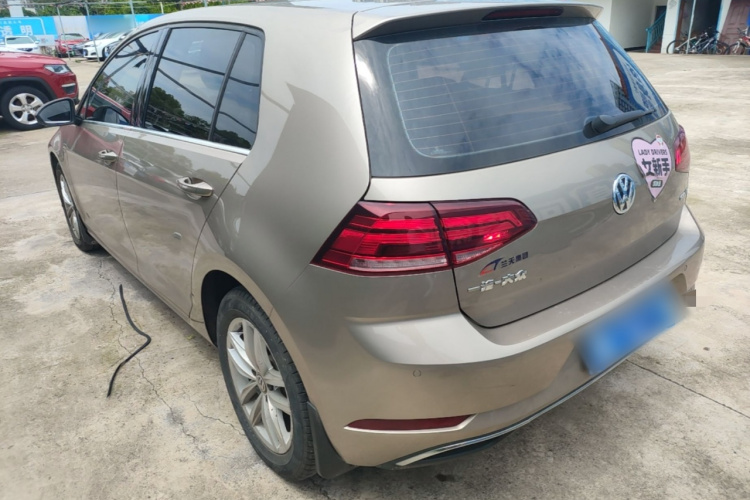 Volkswagen Golf 2018 car image #5