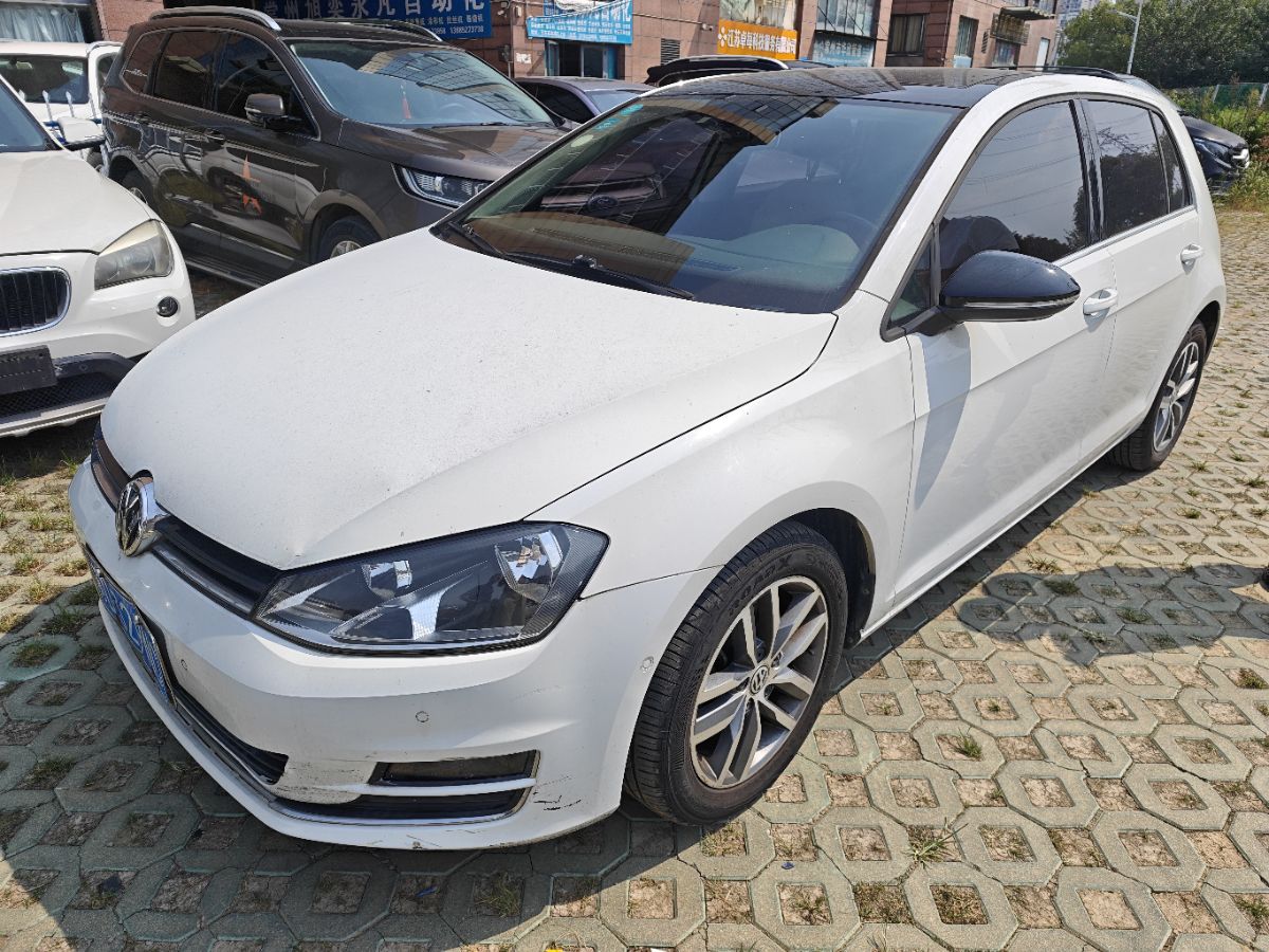 Volkswagen Golf 2017 car image #3