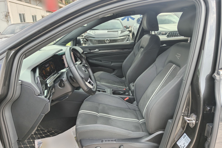 Volkswagen Golf 2022 car image #15