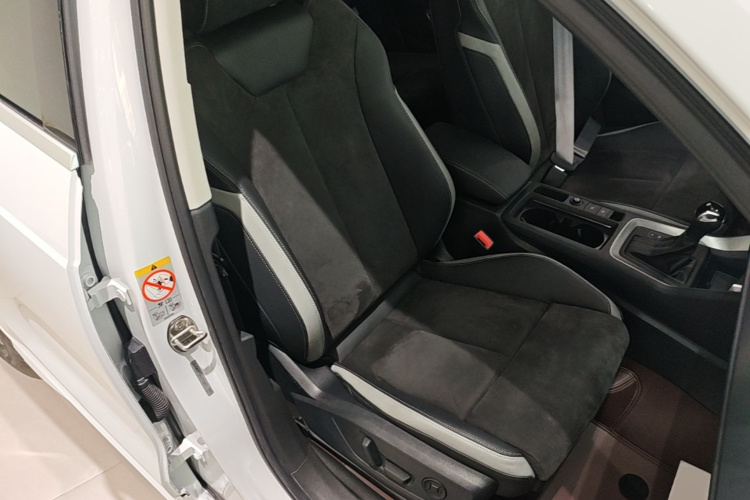 Audi Q3 2022 car image #24