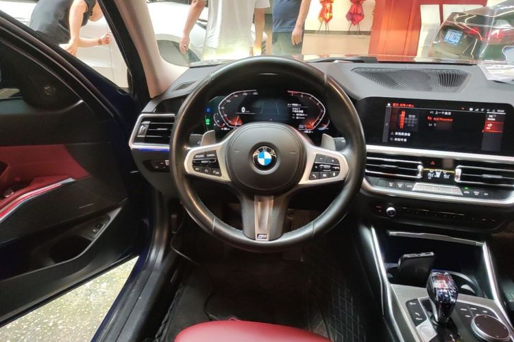 BMW 3 Series 2022 car image #11