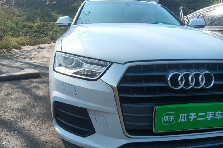 Audi Q3 2017 car image #8