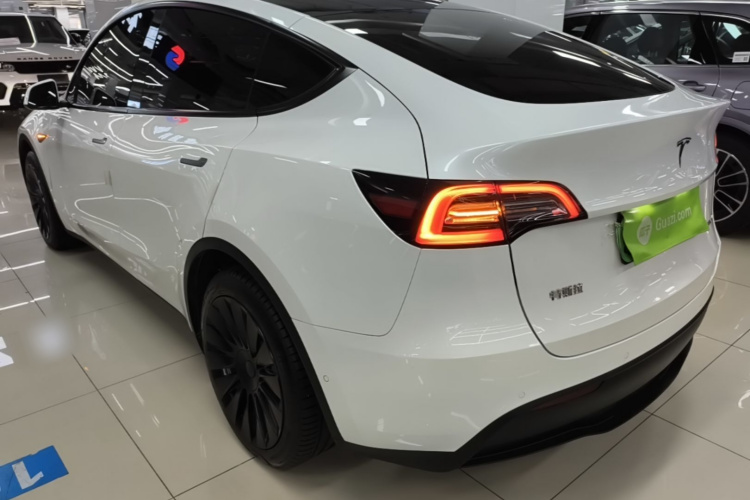 Tesla Model Y 2023 #5 Tesla Model Y 2023 immagine di auto #5