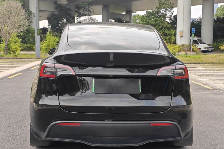 Tesla Model Y 2023 car image #9