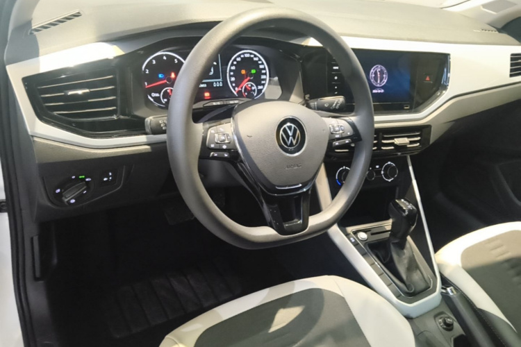 Volkswagen Polo 2022 car image #10