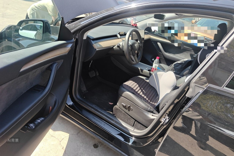 Tesla Model Y 2023 immagine di auto #18