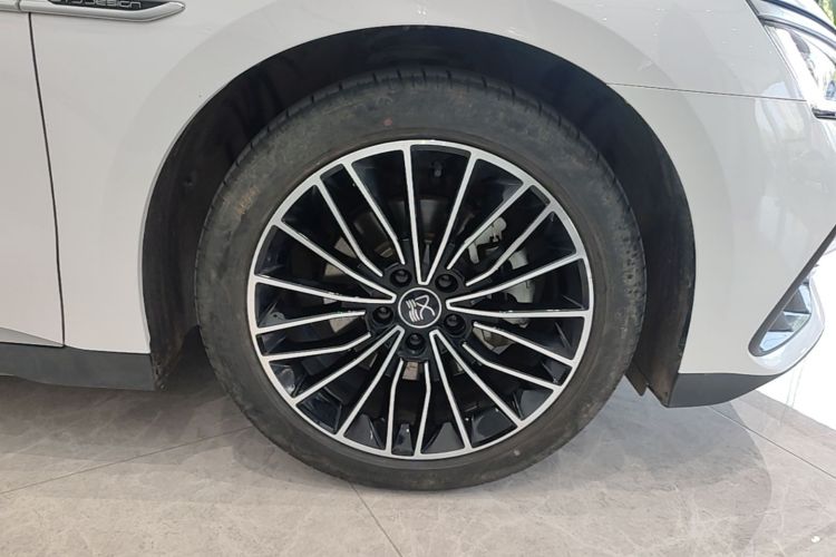 BYD Han 2022 car image #9