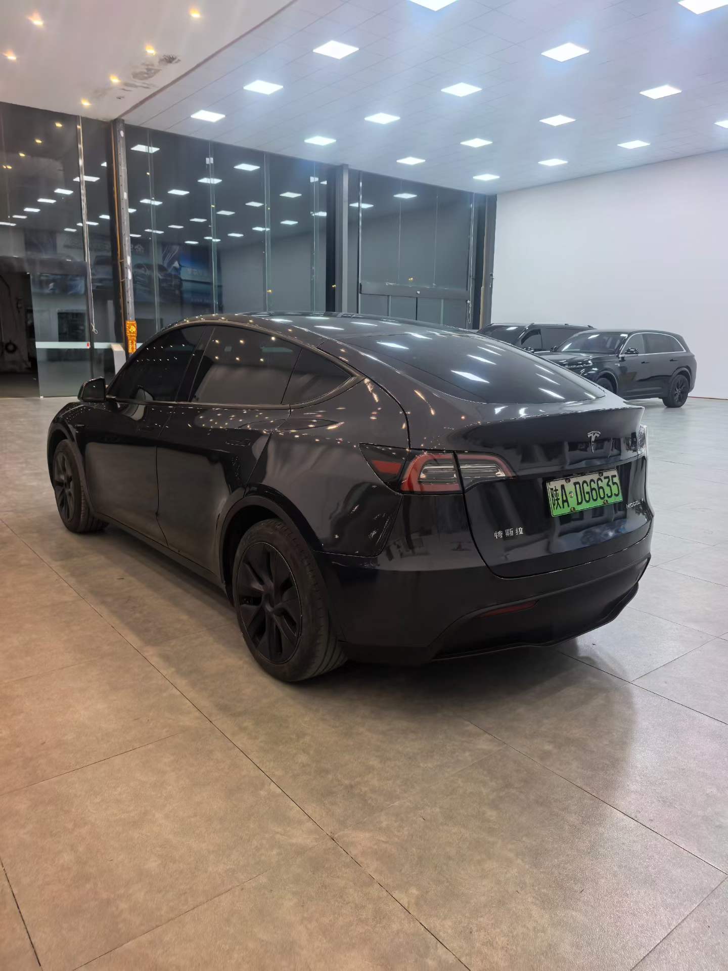 Tesla Model Y 2024 #8 Tesla Model Y 2024 car image #8
