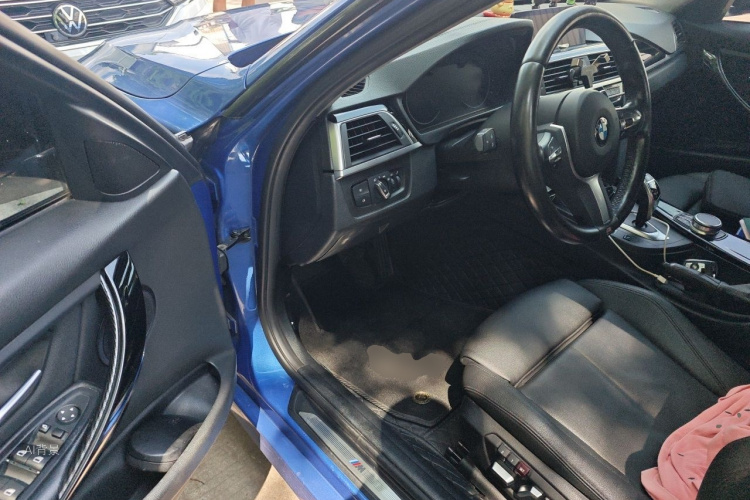BMW 3 Series 2019 car image #18