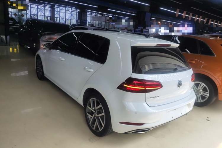 Volkswagen Golf 2019 car image #5