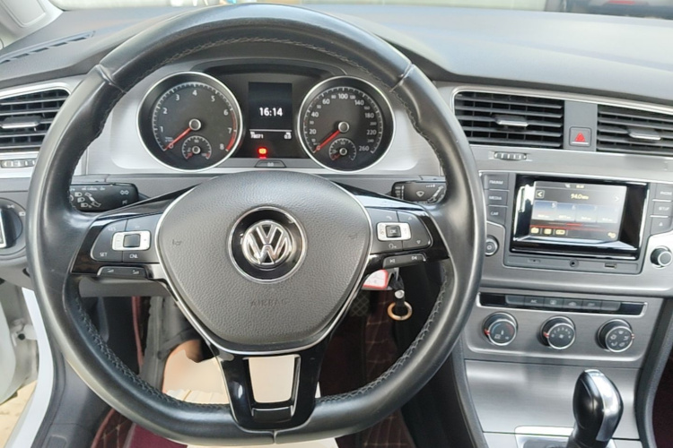Volkswagen Golf 2016 car image #10