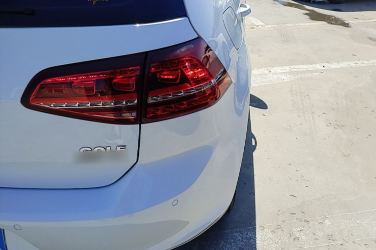 Volkswagen Golf 2017 car image #8