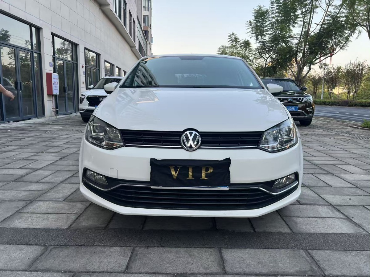 Volkswagen Polo 2015 Volkswagen Polo 2015 immagine di auto
