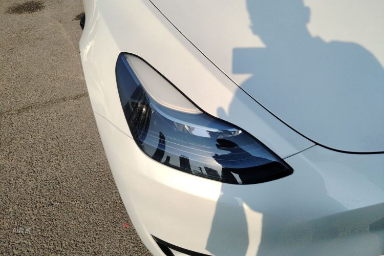 Tesla Model Y 2024 #8 Tesla Model Y 2024 car image #8