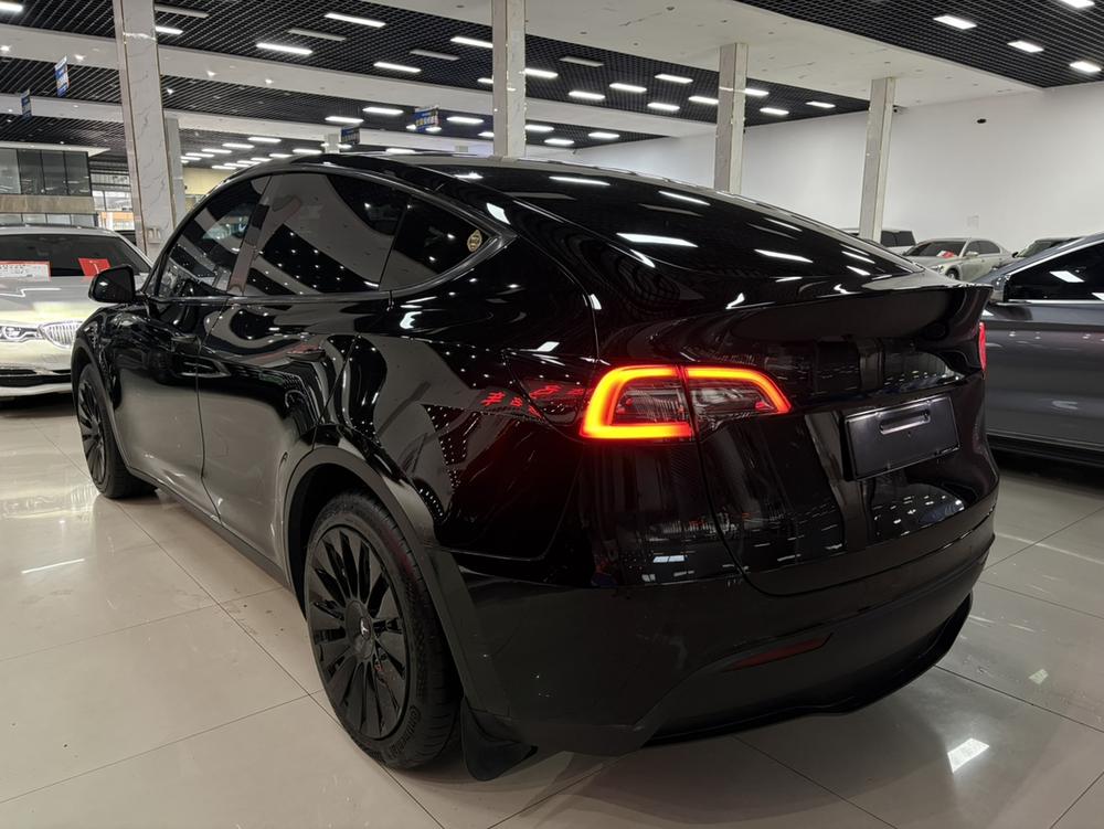 Tesla Model Y 2024 #4 Tesla Model Y 2024 car image #4