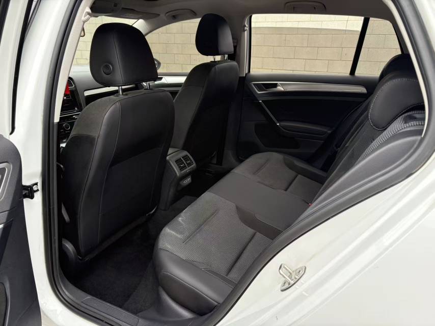 Volkswagen Golf 2019 car image #8