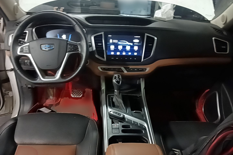GEELY Vision X6 2018 immagine di auto #10