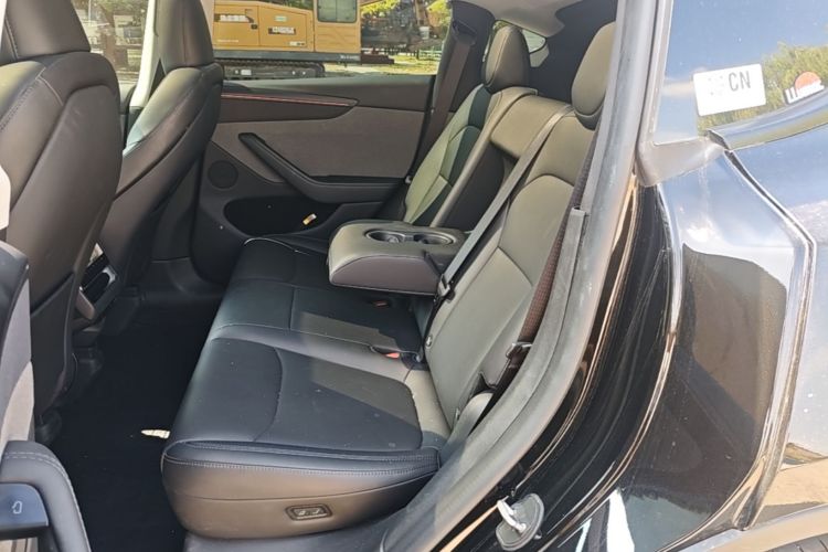 Tesla Model Y 2025 #13 Tesla Model Y 2025 car image #13