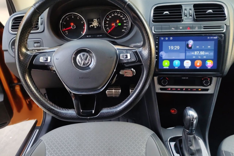 Volkswagen Polo 2018 car image #15