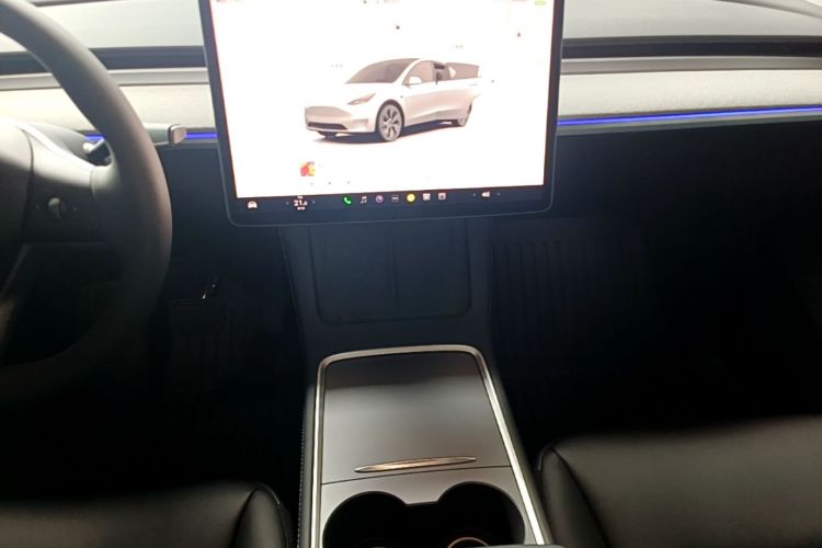 Tesla Model Y 2025 #13 Tesla Model Y 2025 car image #13