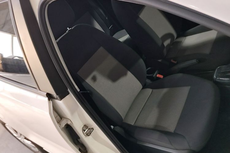 Volkswagen Polo 2016 car image #24