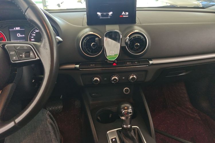 Audi A3 2018 car image #13
