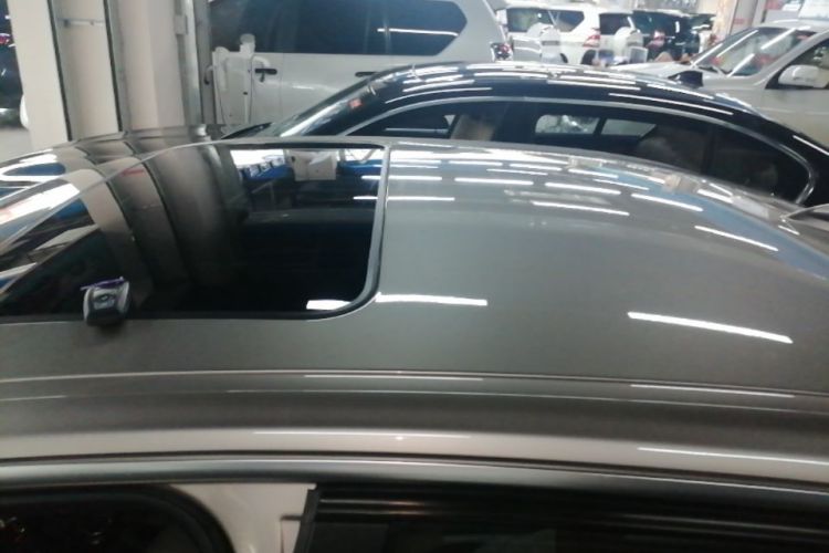 BMW 3 Series 2019 car image #25