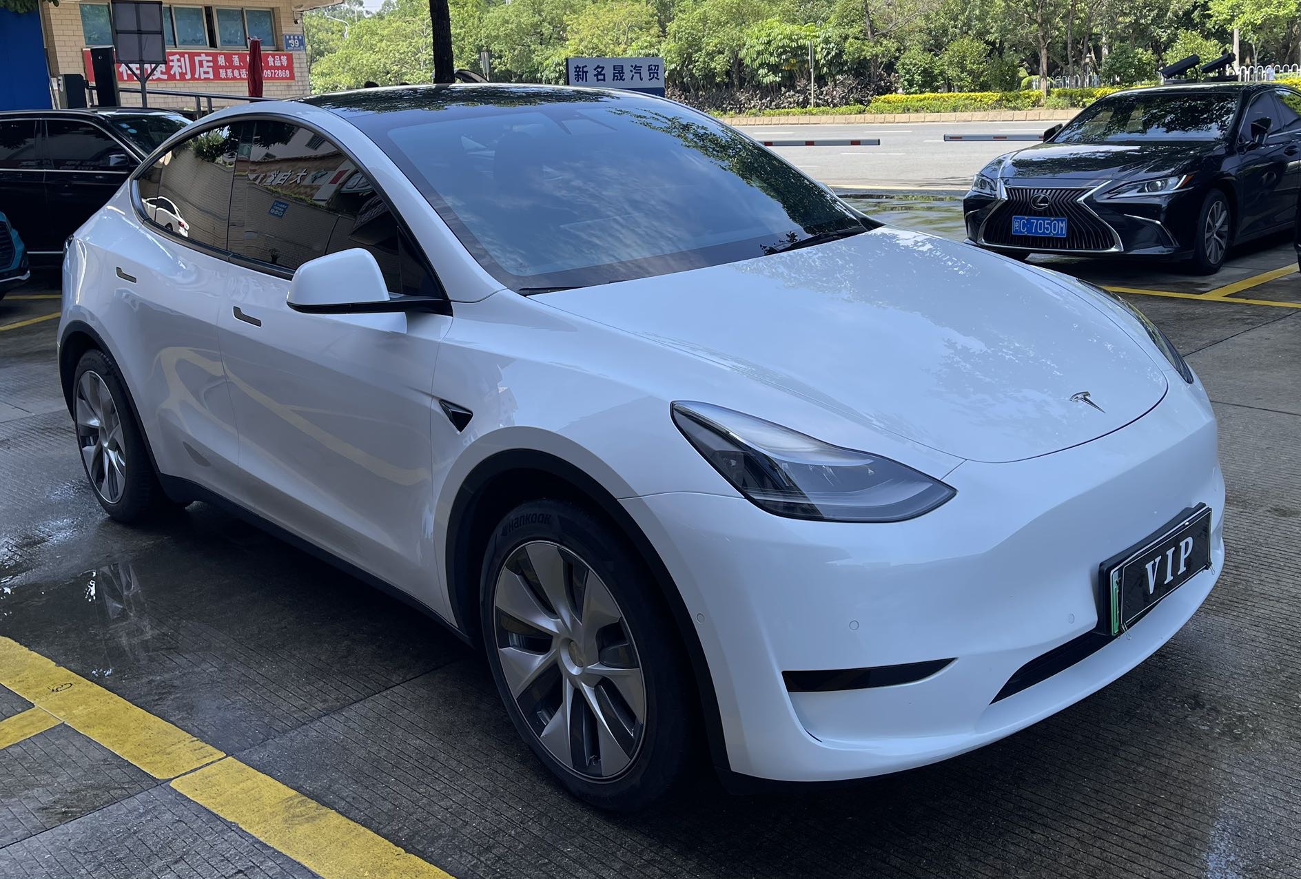 Tesla Model Y 2022 car image #3