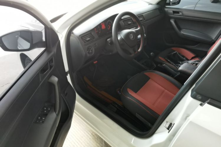 Volkswagen Santana 2018 car image #16