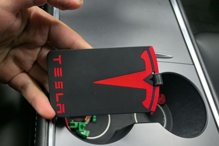 Tesla Model 3 2021 car image #9