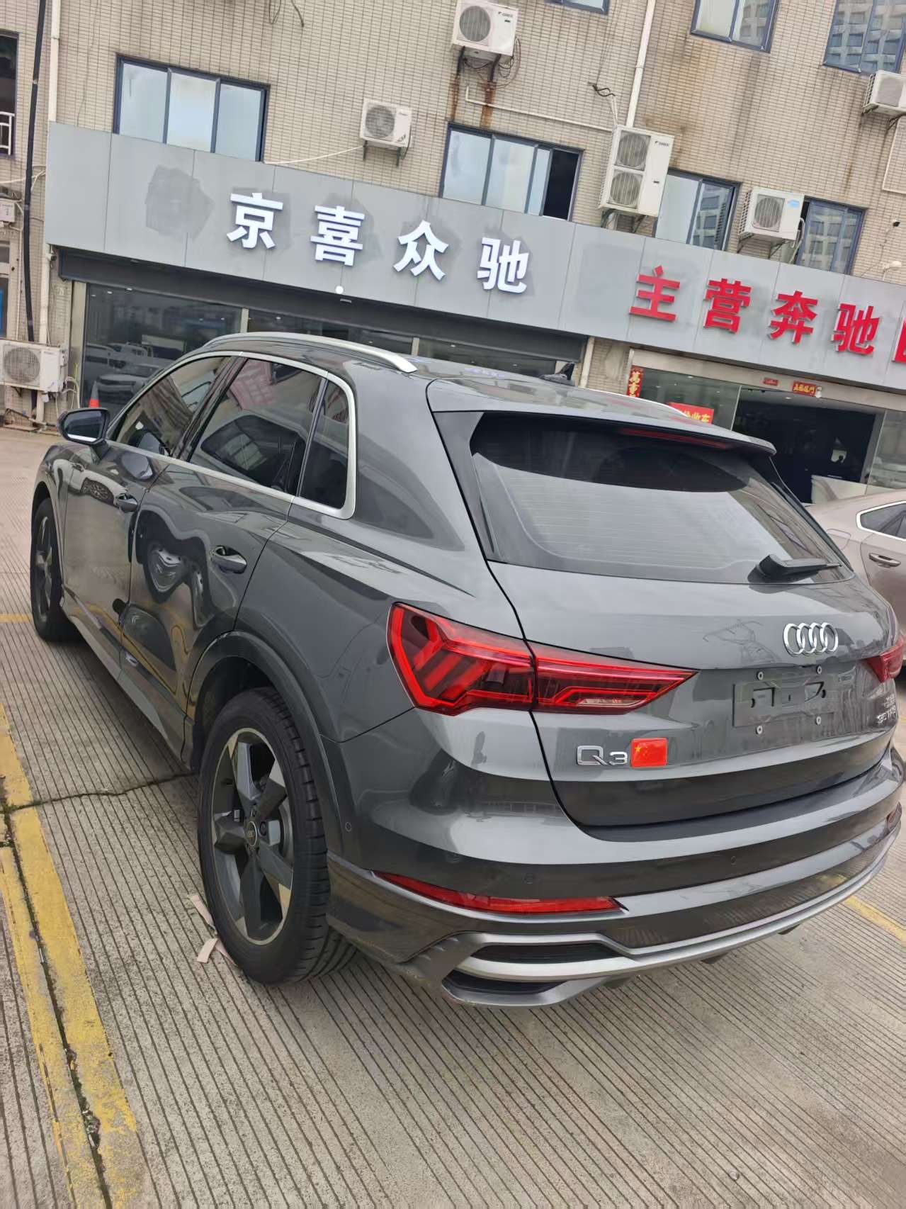 Audi Q3 2022 car image #5
