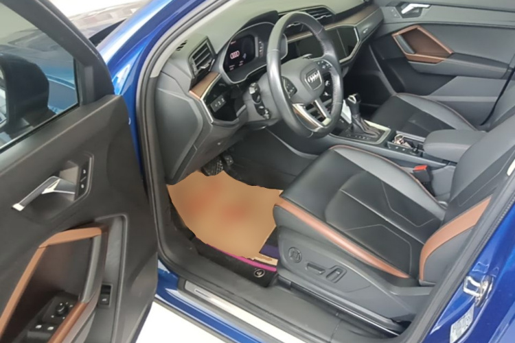 Audi Q3 2021 car image #16