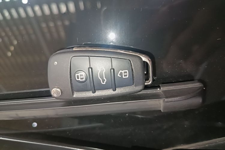 Audi Q3 2023 car image #14
