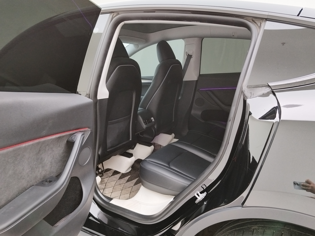 Tesla Model Y 2023 #5 Tesla Model Y 2023 car image #5
