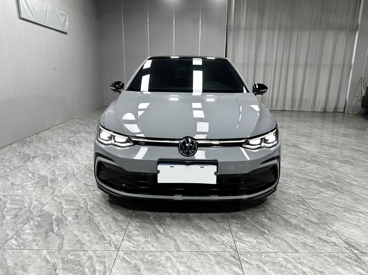 Volkswagen Golf 2023 car image #2