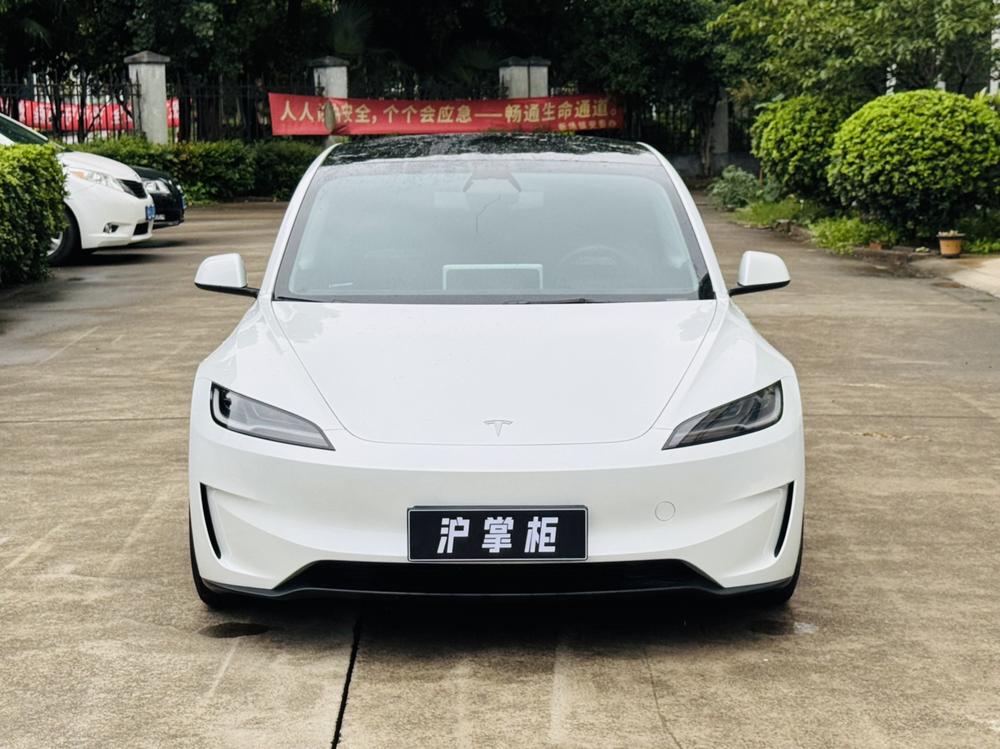 Tesla Model 3 2025 car image #2