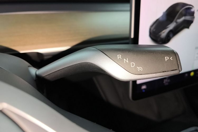 Tesla Model Y 2021 car image #14