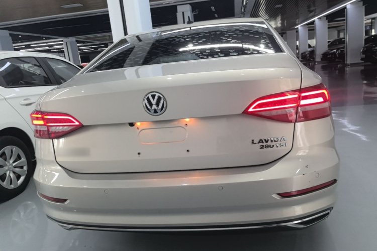 Volkswagen Lavida 2019 #4 Volkswagen Lavida 2019 car image #4