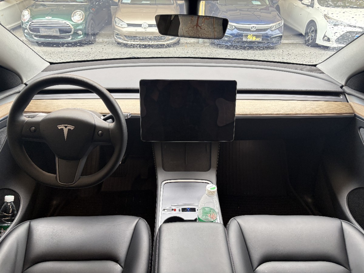 Tesla Model Y 2023 car image #4