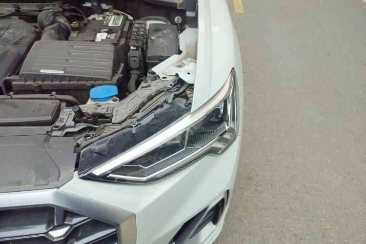 Audi Q3 2022 car image #29