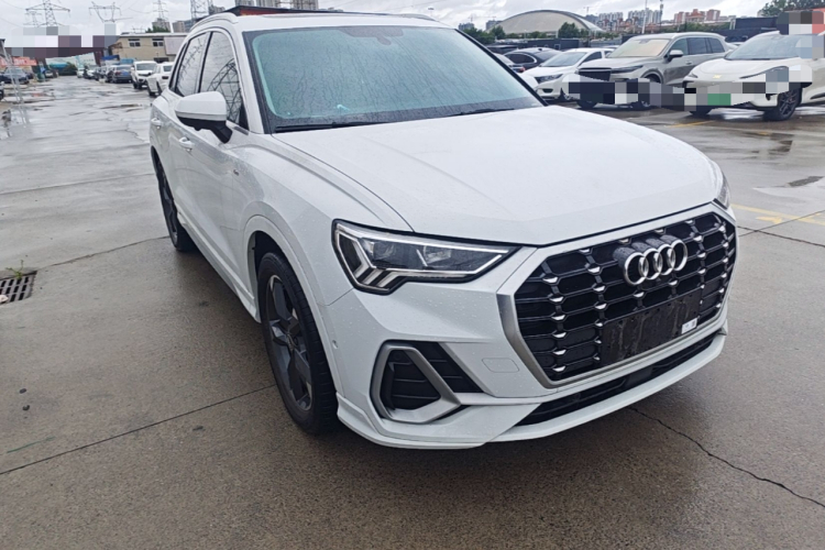 Audi Q3 2021 car image #4