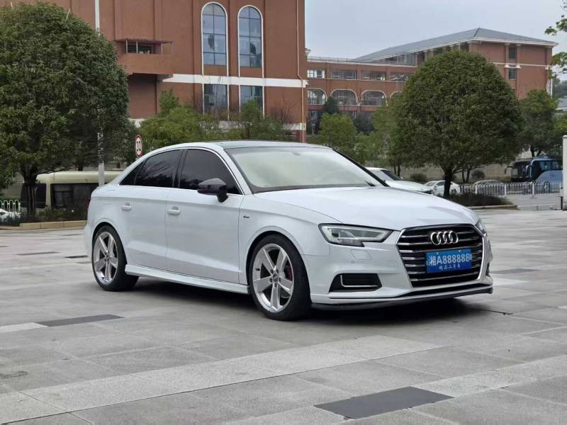 Audi A3 2019 car image #2