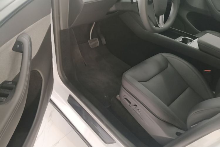 Tesla Model Y 2026 #16 Tesla Model Y 2026 car image #16