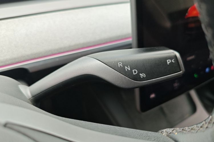 Tesla Model Y 2023 #14 Tesla Model Y 2023 car image #14