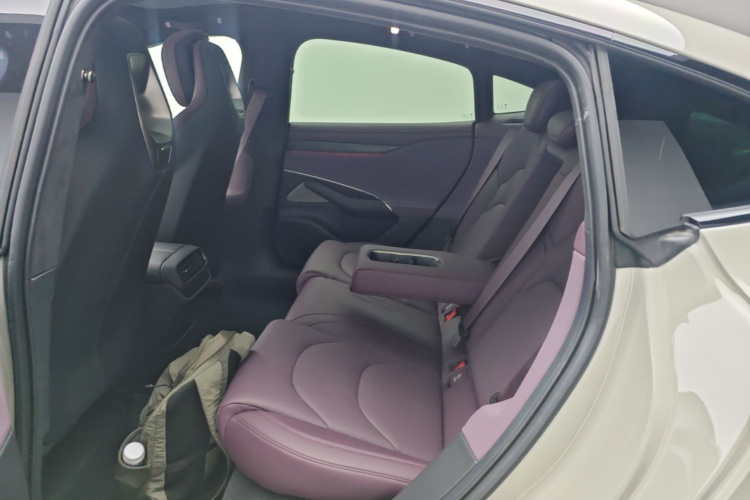 MI SU7 2025 car image #17