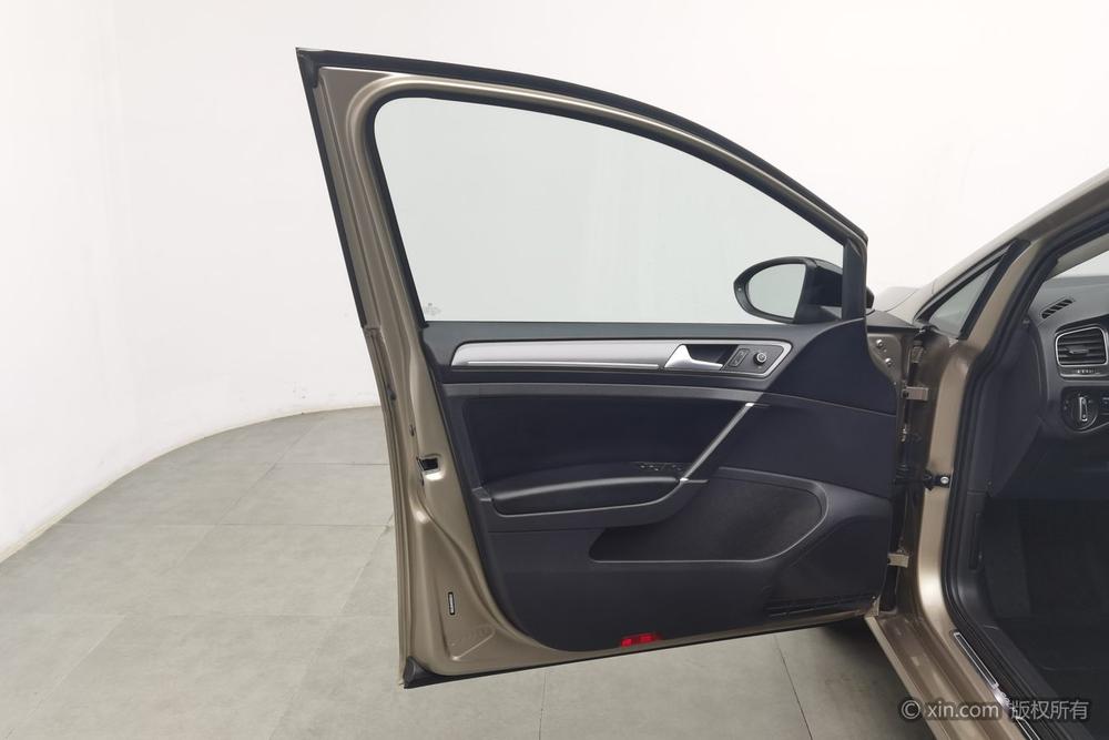 Volkswagen Golf 2017 car image #21