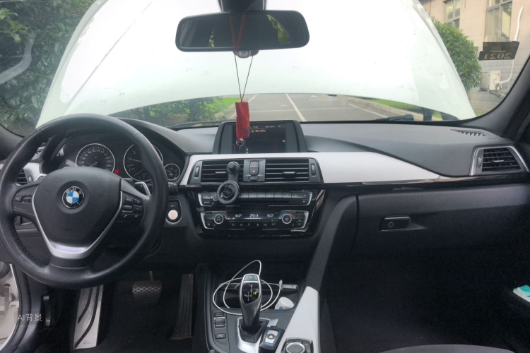 BMW 3 Series 2017 car image #11