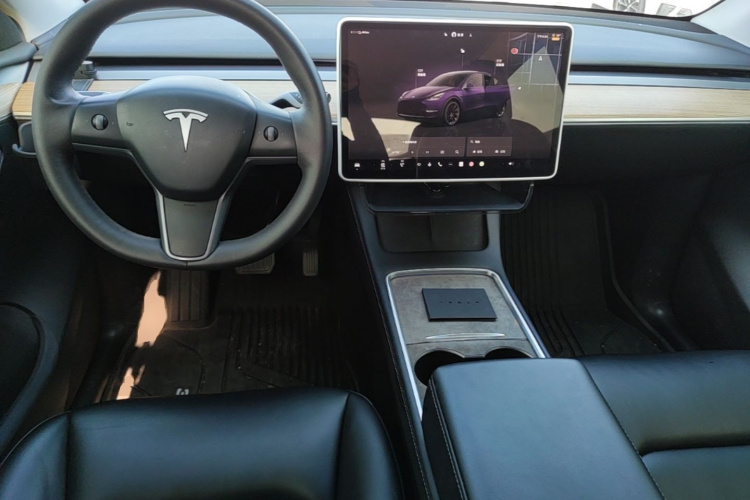 Tesla Model Y 2022 car image #11
