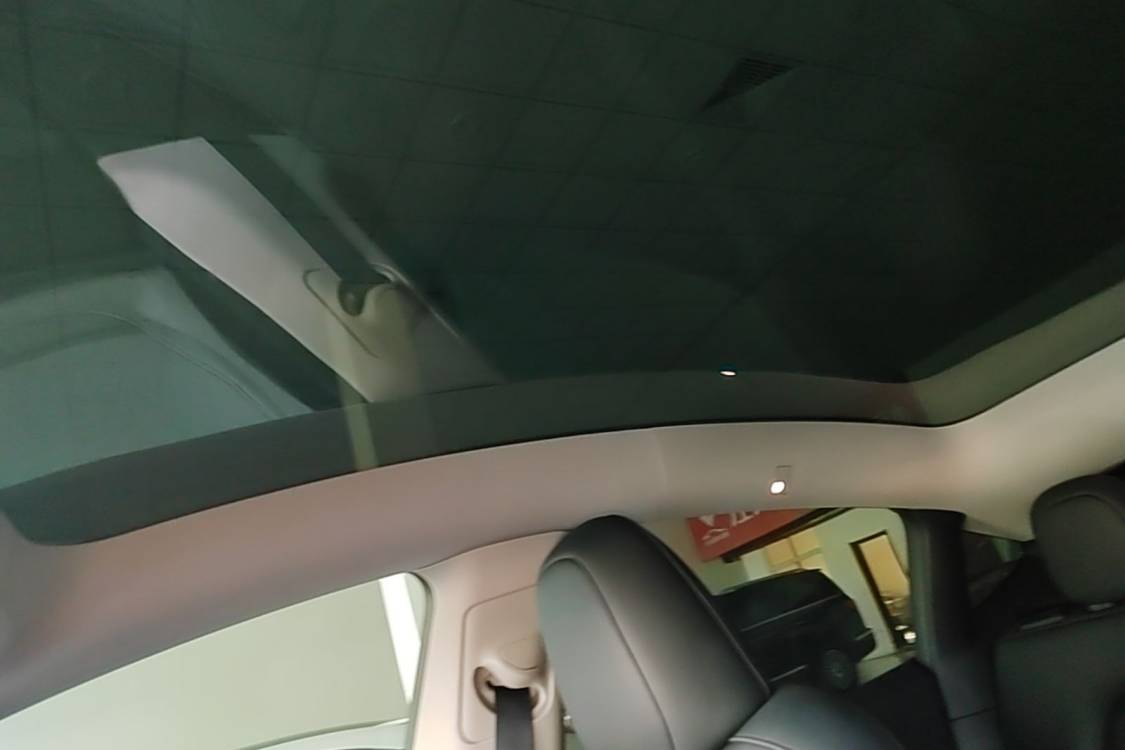 Tesla Model Y 2024 #14 Tesla Model Y 2024 car image #14